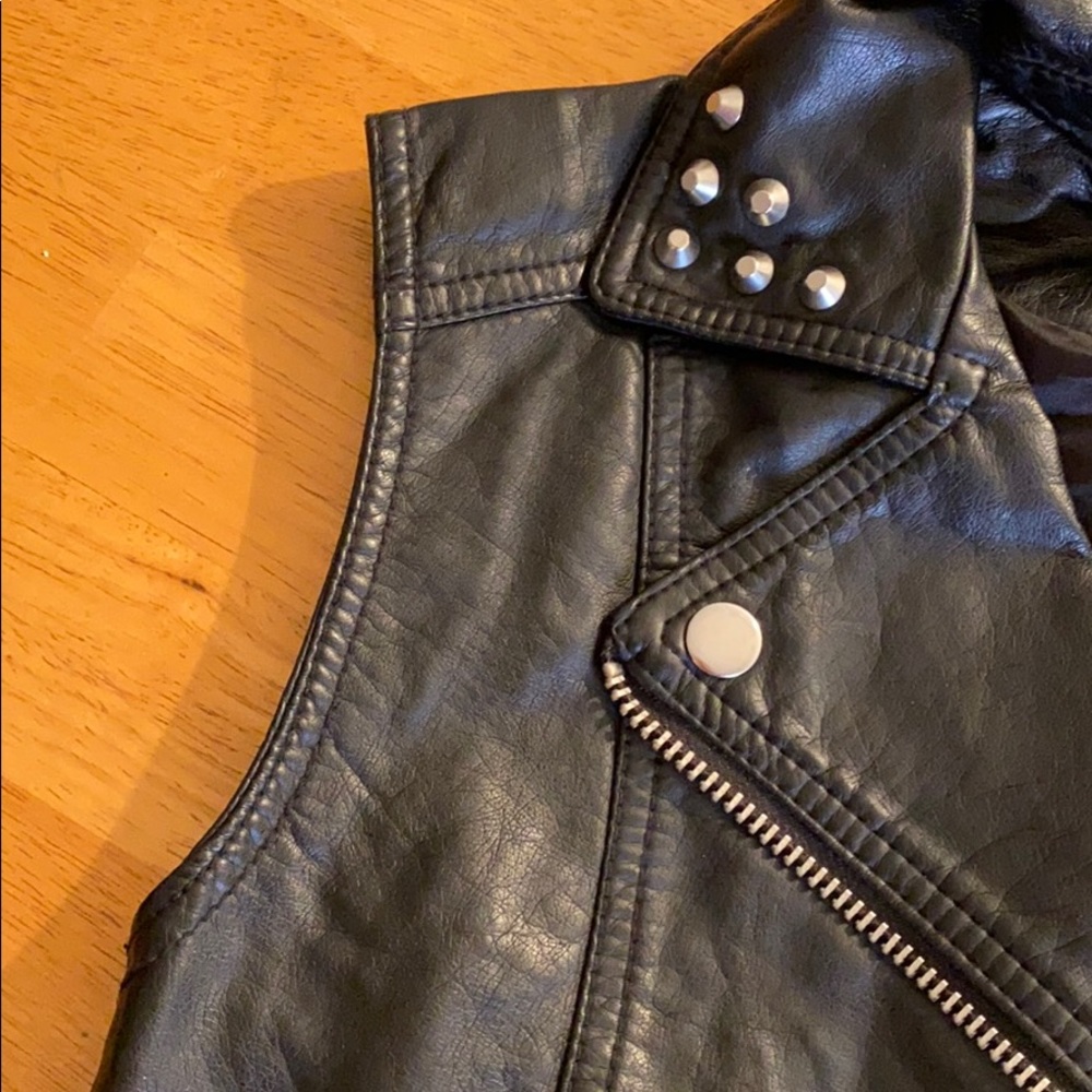 “Leather” Vest - Picture 2 of 4